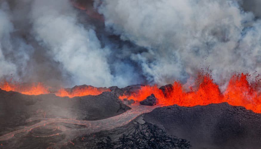 El volcán de la Palma arroja con una virulencia extrema más de 45 millones de metros cúbicos de lava y acercándose al mar