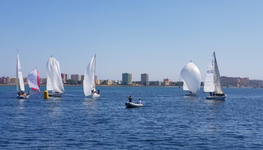 ‘Península’ y ‘Eureka Tech’ colíderes del Campeonato de Andalucía de J/80 en el estreno
