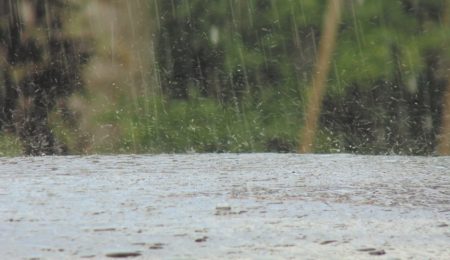AEMET avisa de lluvias intensas y persistentes qué ponen en alerta a 8 comunidades, 3 de ellas en naranja