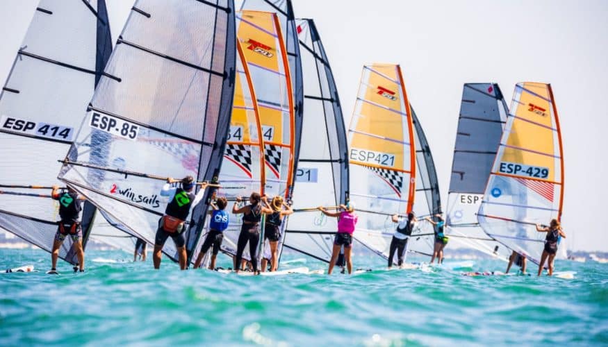 Curro Manchón accede al liderato en la Copa de España de Raceboard en la bahía gaditana