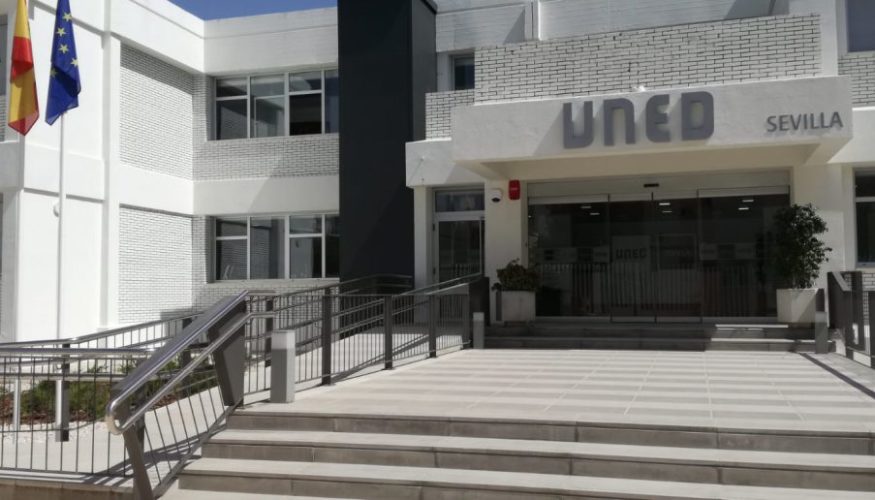 Andalucía destina este curso 1,35 millones a la bonificación de matrículas de los alumnos de la UNED