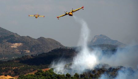 El devastador incendio de Sierra Bermeja en Málaga afecta ya a 6.000 hectáreas y casi 1.100 personas desalojadas