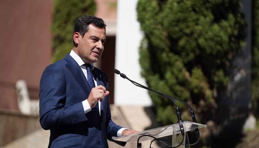 El presidente de la Junta apuesta por los incentivos y rebajas fiscales frente al intervencionismo y la imposición para la vivienda en España