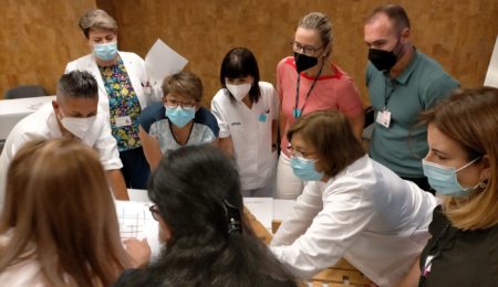 Vithas Almería reúne a pacientes y profesionales para mejorar su experiencia cuando acuden a urgencias
