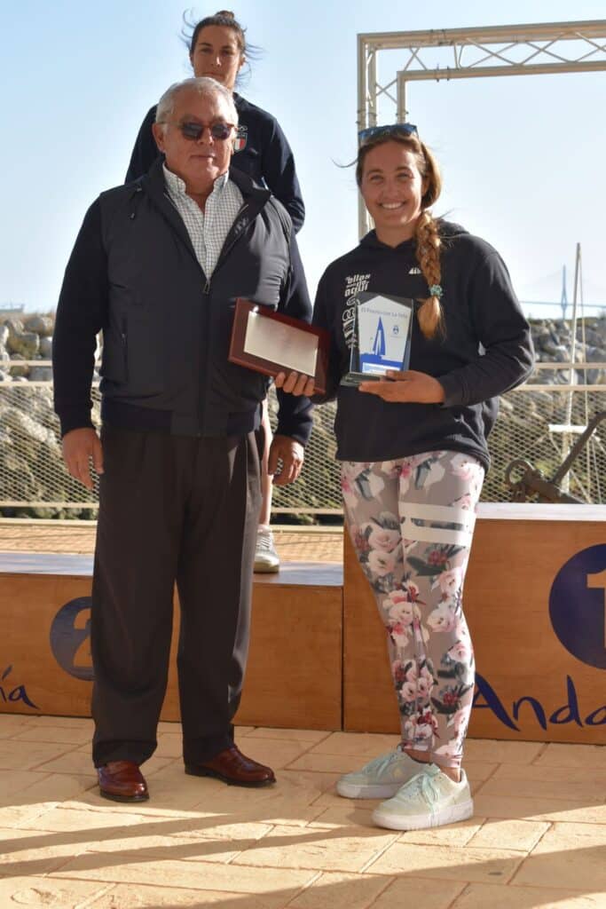 Pilar Lamadrid, Ángel Granda e Ignacio Baltasar, ganan las Copas de España de iQFOil en la Semana Olímpica Andaluza