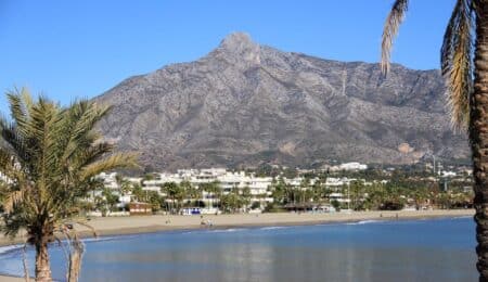 Marbella suma una nueva bandera azul en Puerto Banús y sigue líder de Andalucía en estas distinciones