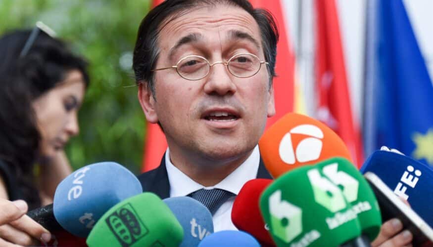 Argelia ordena congelar todas las operaciones de comercio exterior con España y rompe el tratado de amistad