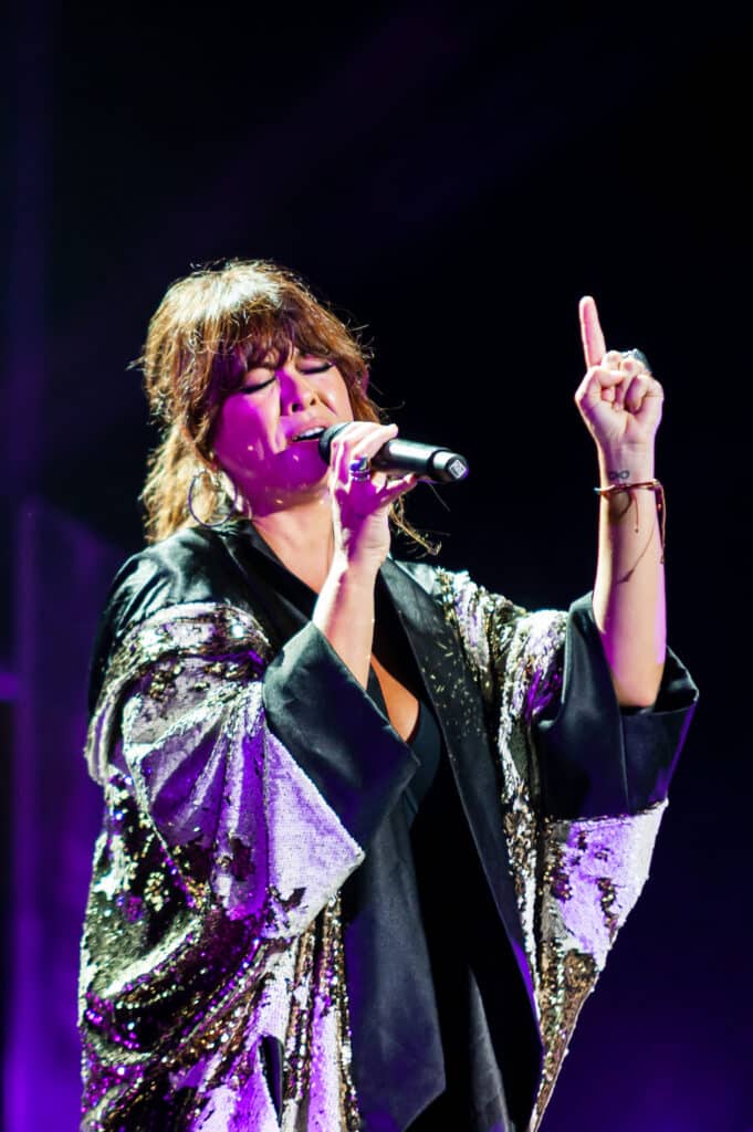 La poesía cantada de Vanesa Martín borda una noche íntima, emotiva y memorable en Starlite Catalana Occidente