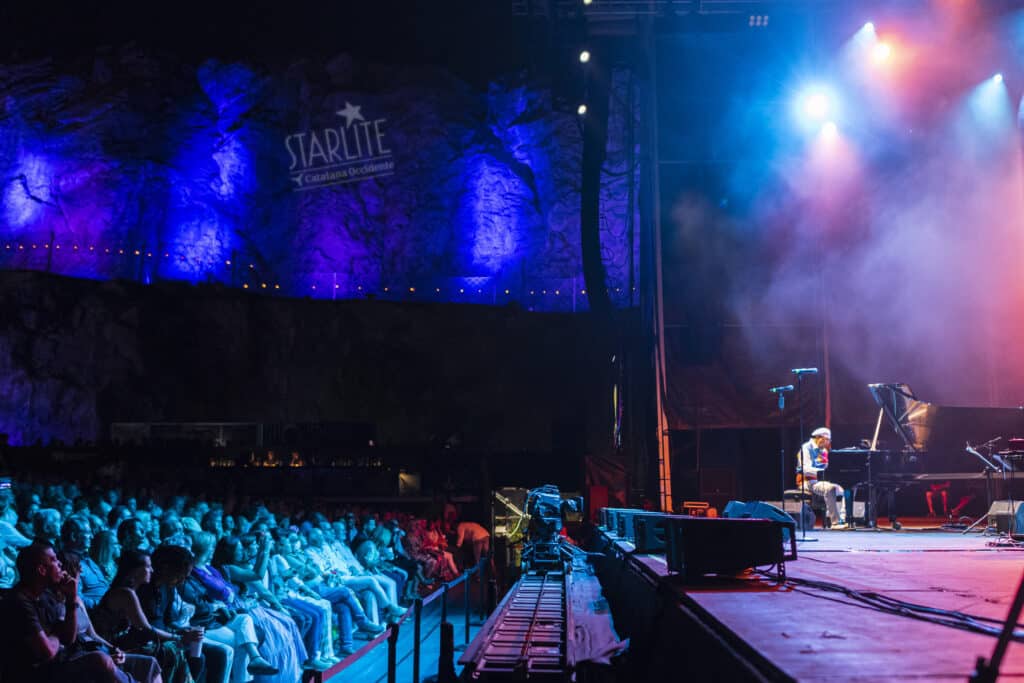 El astro del jazz latino, Chucho Valdés, celebra sus 80 años rodeado de amigos sobre el escenario de en Starlite Catalana Occidente