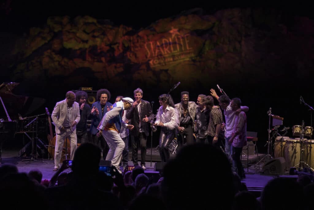 El astro del jazz latino, Chucho Valdés, celebra sus 80 años rodeado de amigos sobre el escenario de en Starlite Catalana Occidente