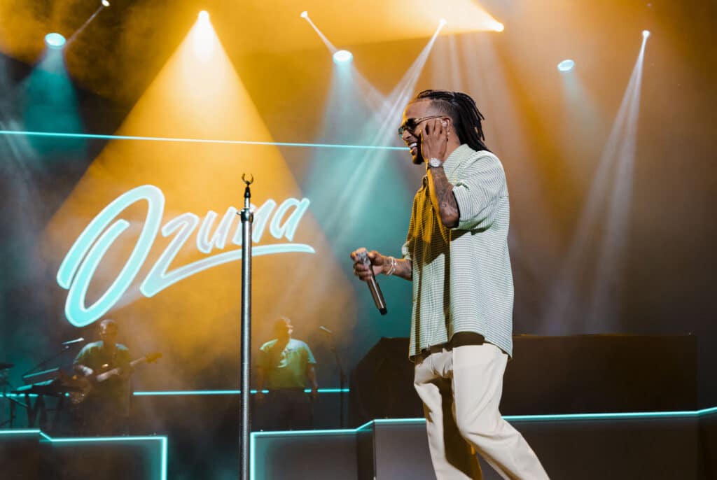 Haaland disfruta del primer concierto de Ozuna en Starlite Catalana Occidente