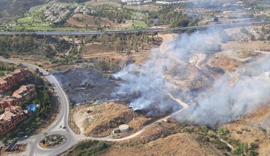 El Infoca da por extinguido el incendio de Benahavís, Málaga