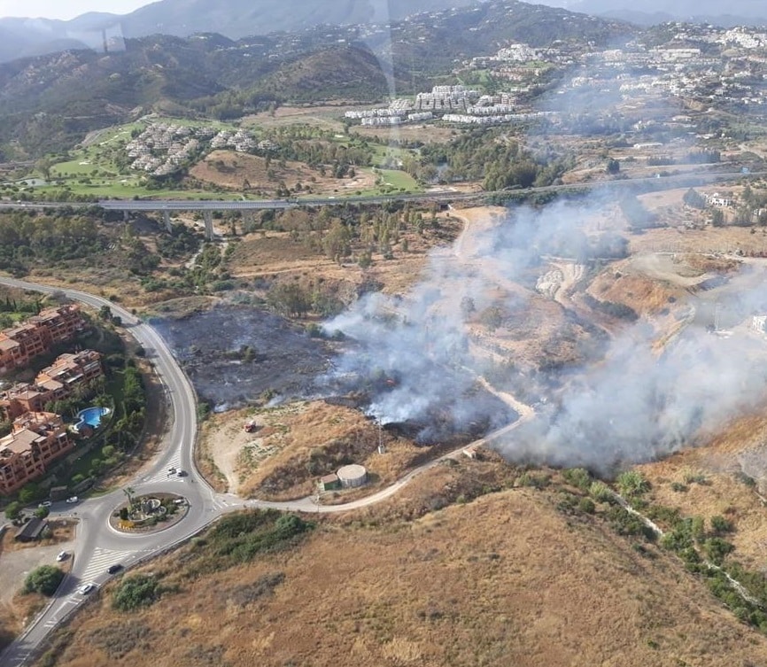 El Infoca da por extinguido el incendio de Benahavís, Málaga
