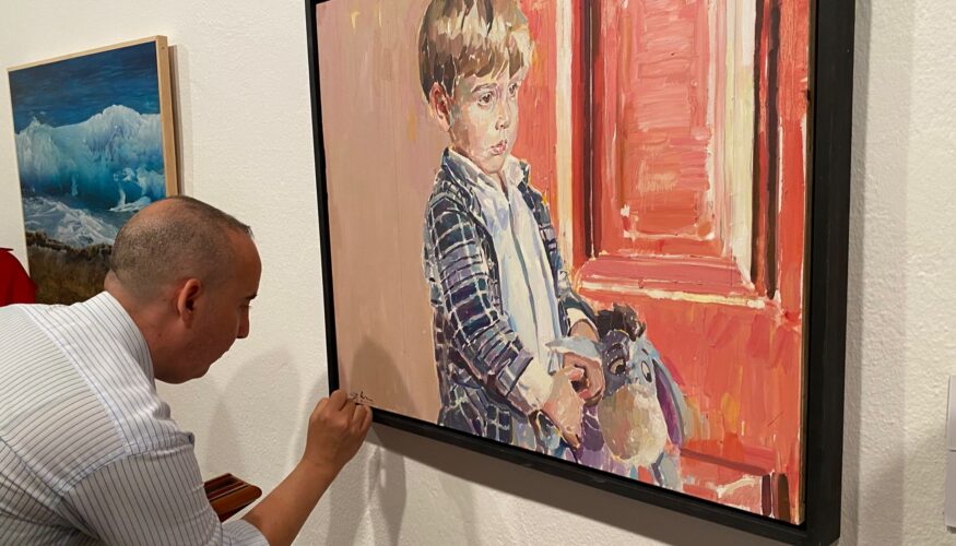 Alejandro Galán, ganador del XII Premio de Pintura Evaristo Guerra por su obra ‘La espera’