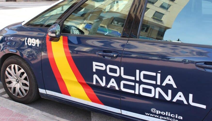 La Policía Nacional ha reducido de un disparo a un individuo que intentó agredir con un cuchillo a un agente