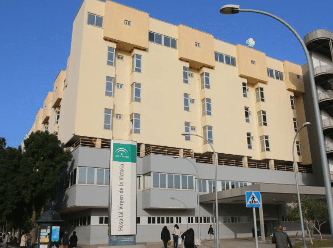 El hospital Clínico de Málaga permite el acompañamiento de familiares a los pacientes frágiles en el servicio de Urgencias