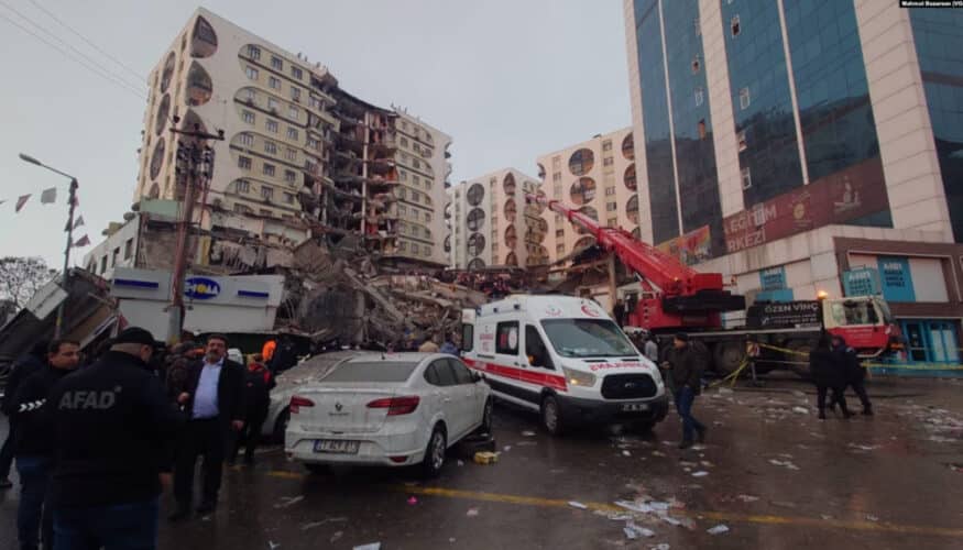 Aumentan a casi 12.100 los muertos por los terremotos en Turquía y Siria