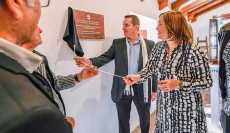 Torremolinos homenajea al último molinero del municipio con una placa en el Jardín Botánico Molino de Inca