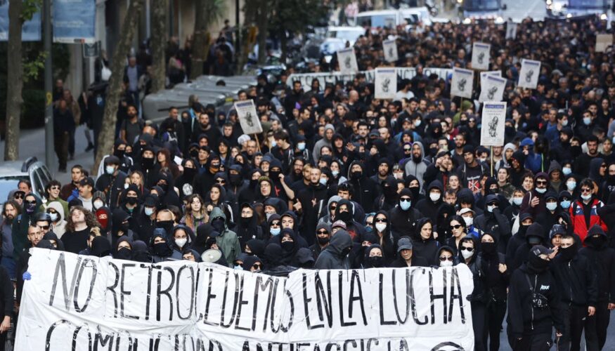 Más de 15.000 vecinos se congregaron en la plaza de Bonanova, en Barcelona para decir alto y claro basta a los okupas