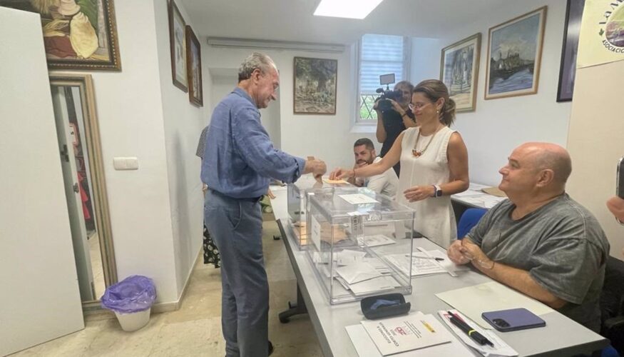 Francisco de la Torre anima a una "gran participación" en "un día histórico" y espera un resultado "positivo para España"