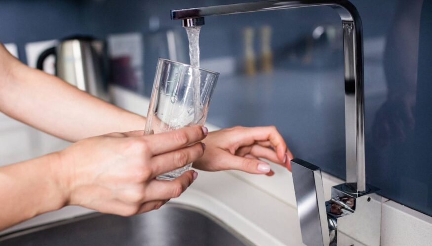 El Ayuntamiento sigue adelante con la subida del precio del agua mientras el PSOE llama a protestar en las calles