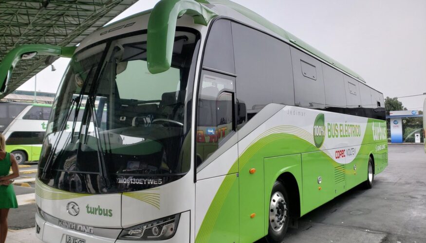 El Gobierno aprueba cofinanciar los descuentos del 50% de los abonos y títulos multiviaje de transporte público urbano e interurbano en 2024
