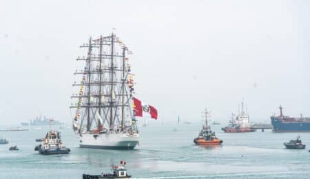 12.000 personas visitan el Buque Escuela de la Armada Peruana en su escala en Málaga