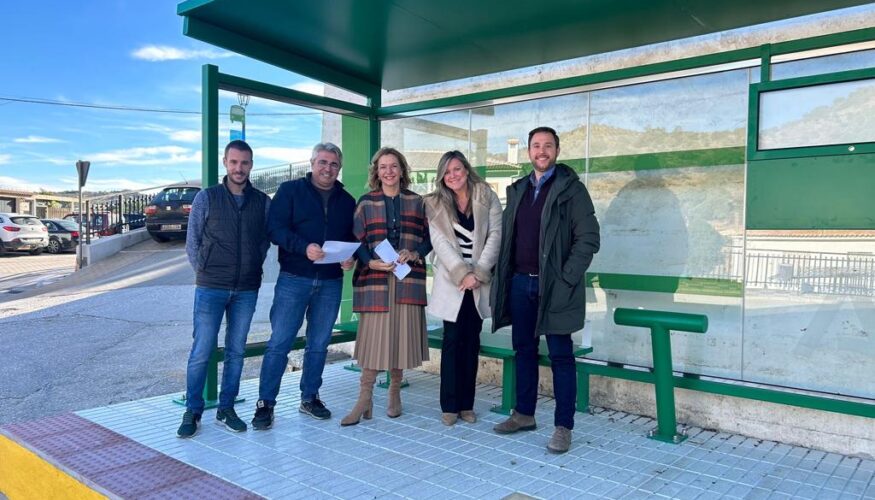 La Junta destina casi 400.000 euros a renovar las paradas de autobuses en la provincia de Málaga