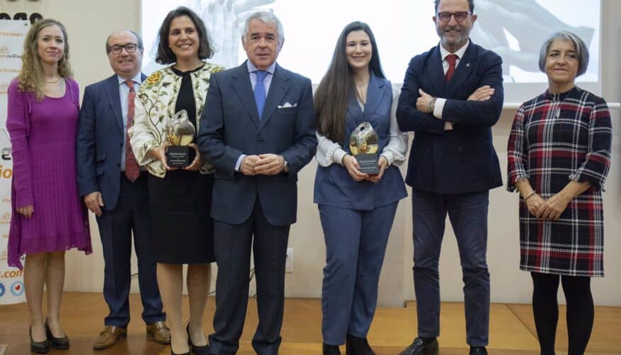 El Colegio de Médicos de Málaga reconoce a las médicas Mercedes Rivera y Celia Gordillo