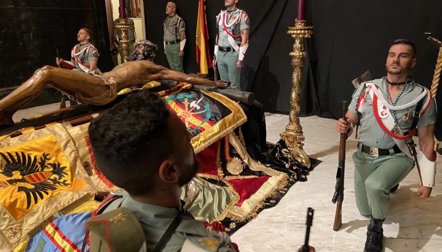 La guardia de honor de La Legión al Cristo de la Buena Muerte suspendida durante la tarde de este Lunes Santo