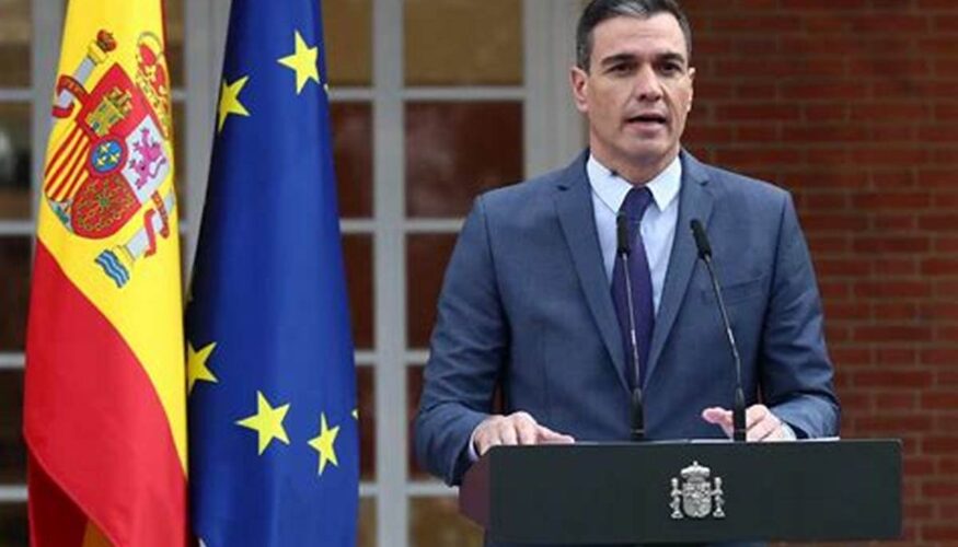 Pedro Sánchez anuncia que continuará al frente del Gobierno y pide a la "mayoría social" que se "movilice"