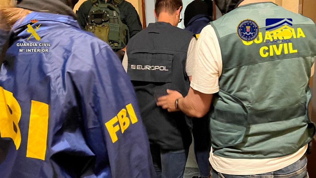 La Guardia Civil y el FBI desmantelan la mayor estructura online de difusión de propaganda de la organización terrorista “Estado Islámico” La Guardia Civil y el FBI desmantelan la mayor estructura online de difusión de propaganda de la organización terrorista “Estado Islámico”