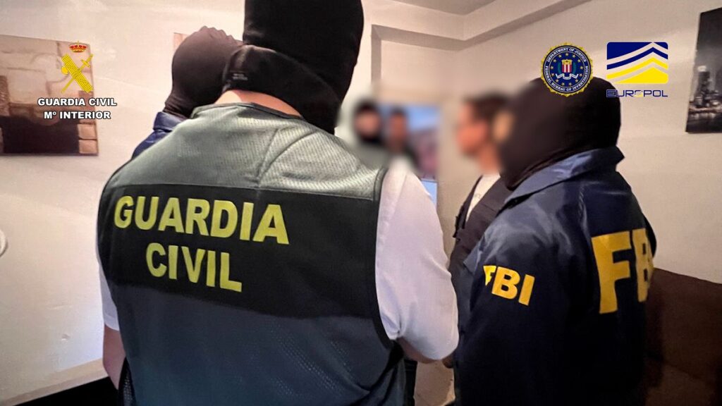La Guardia Civil y el FBI desmantelan la mayor estructura online de difusión de propaganda de la organización terrorista “Estado Islámico” La Guardia Civil y el FBI desmantelan la mayor estructura online de difusión de propaganda de la organización terrorista “Estado Islámico”