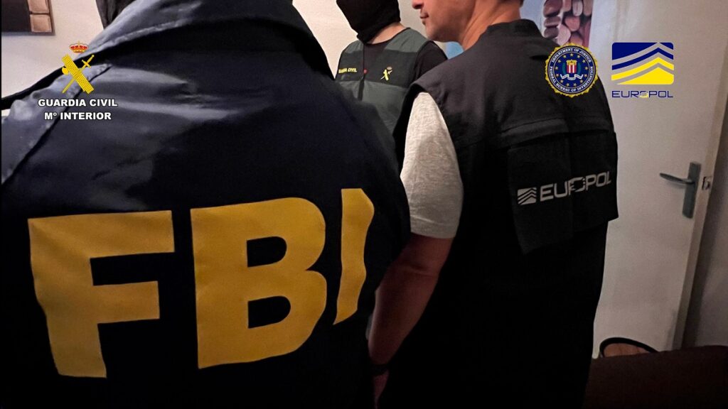 La Guardia Civil y el FBI desmantelan la mayor estructura online de difusión de propaganda de la organización terrorista “Estado Islámico” La Guardia Civil y el FBI desmantelan la mayor estructura online de difusión de propaganda de la organización terrorista “Estado Islámico”