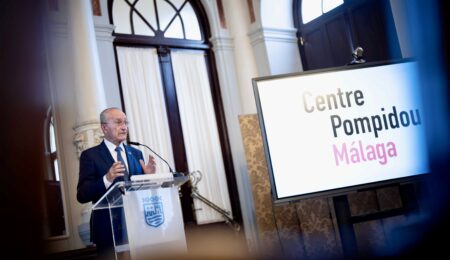 El Ayuntamiento renueva su acuerdo con el Centre Pompidou, que estará en Málaga al menos hasta 2035