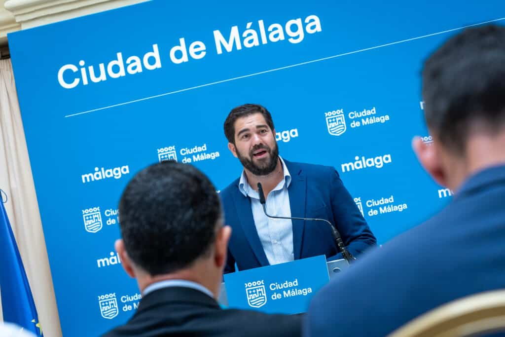 Una ruta senderista fotográfica, yoga, vóley playa y la travesía a nado, algunas de las actividades del programa ‘Deporte en Feria 2024’