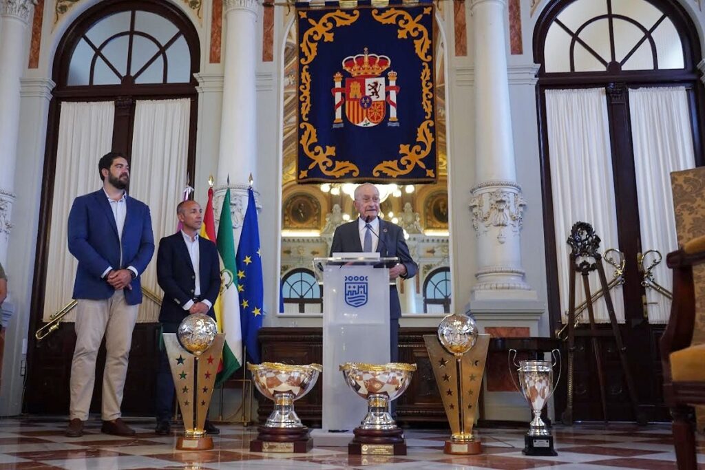 Recepción del ‘Club Deportivo enPie Málaga’ de fútbol playa