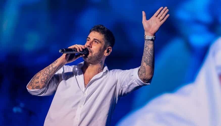 MELENDI REGRESA A STARLITE OCCIDENT CON SU GIRA“2O AÑOS SIN NOTICIAS”. UN TRIBUTO A SU PRIMER DISCOY A LOS HIMNOS QUE DESDE HACE DOS DÉCADAS CONECTAN GENERACIONES 