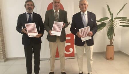 El Colegio de Economistas de Málaga eleva sus previsiones de subida del PIB al 2,7%, urge a las administraciones a facilitar mayor oferta de suelo y rechaza medidas "intervencionistas" en el mercado inmobiliario o en el segmento de la vivienda turística