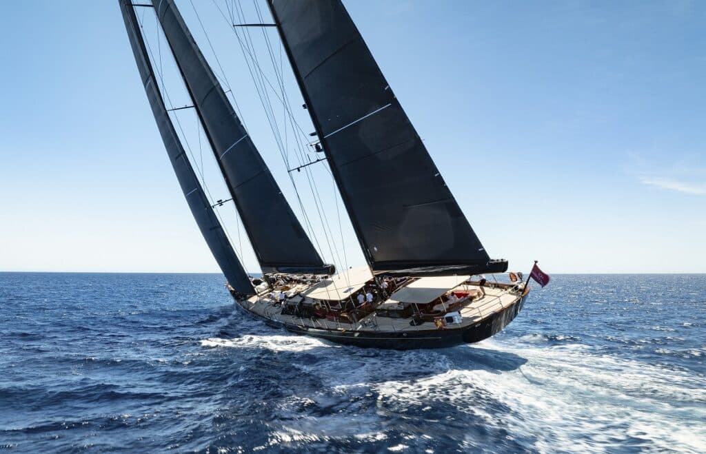 Maximus bate el récord de la regata Ibiza JoySail de Mallorca a Ibiza