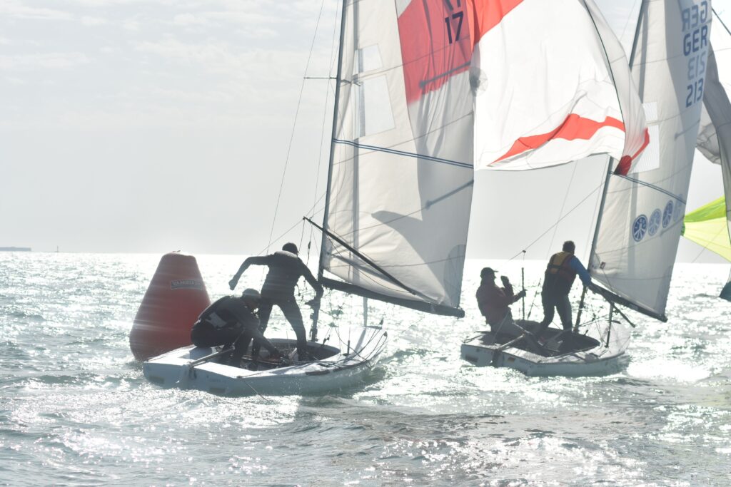 La bahía de Cádiz sacia las ganas de navegar en el ecuador del campeonato La bahía de Cádiz sacia las ganas de navegar en el ecuador del campeonato