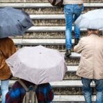 Vuelven las lluvias, tormentas y olas a media España