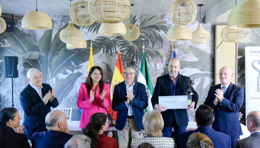 Rincón de la Victoria entrega el XXXI Premio de Poesía In Memoriam Salvador Rueda al murciano Miguel Sánchez por el poemario `Veinte palabras para sentirse vivo´