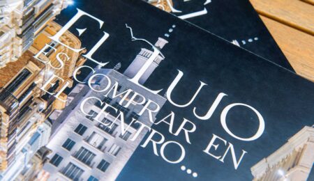 La Asociación Centro Histórico de Málaga presenta su campaña de Navidad 'El lujos es comprar en el centro'