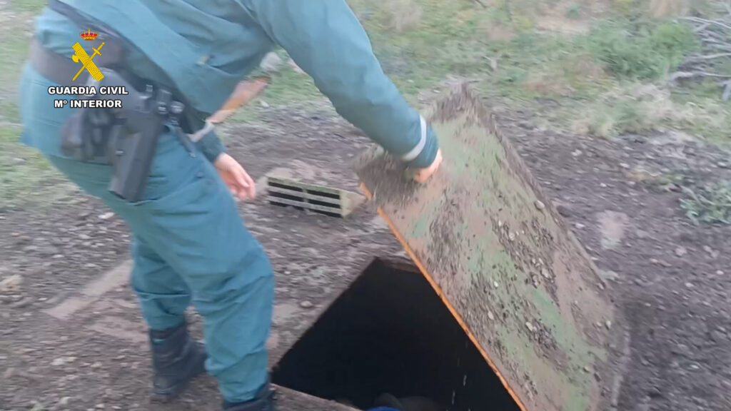 La Guardia Civil investiga el uso de varios pozos ilegales y daños contra el medio ambiente en una comunidad de vecinos La Guardia Civil investiga el uso de varios pozos ilegales y daños contra el medio ambiente en una comunidad de vecinos