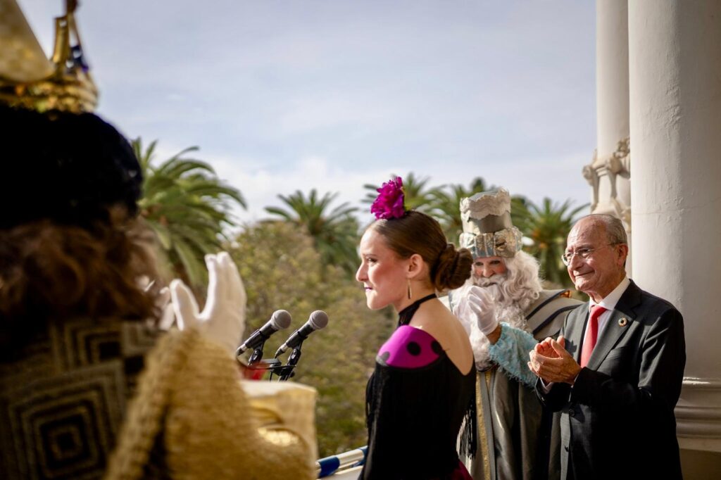 El tiempo acompaña a una Cabalgata adelantada en la capital por las lluvias y los Reyes pudieron repartir sus regalos El tiempo acompaña a una Cabalgata adelantada en la capital por las lluvias y los Reyes pudieron repartir sus regalos