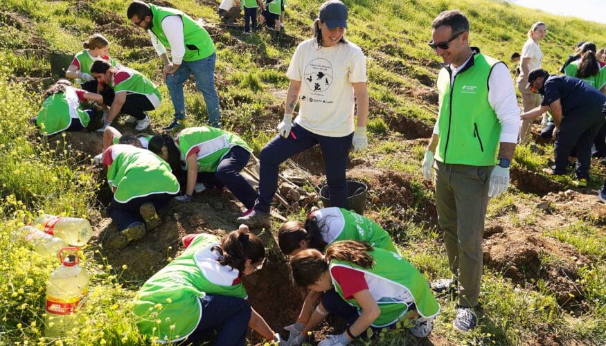 Fundación Unicaja plantará más de 6.500 árboles gracias a su campaña ‘Un niñ@, un árbol’