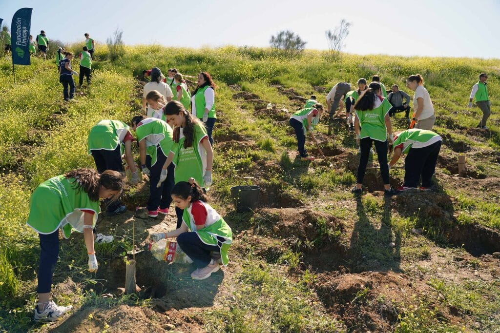 Esta iniciativa impulsada en el marco de la celebración de sus Campus repoblará enclaves naturales en las localidades de Ronda, Alpandeire, Almargen, Cuevas del Becerro, Valle de Abdalajís y Málaga, en esta provincia, y en El Puerto de Santa María en la de Cádiz.