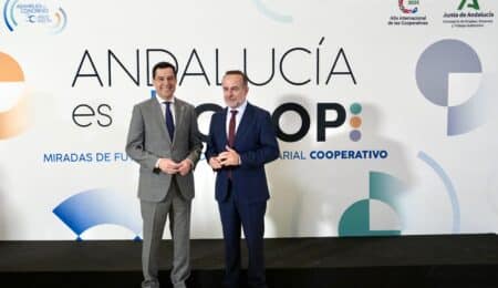 el presidente de la Junta de Andalucía, Juanma Moreno, que ha asistido en Sevilla el acto conmemorativo del 30 aniversario de la Federación Andaluza de Empresas Cooperativas