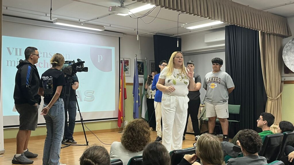 La periodista Laura Delgado acerca la televisión al alumnado del IES Vega de Mijas La periodista Laura Delgado acerca la televisión al alumnado del IES Vega de Mijas